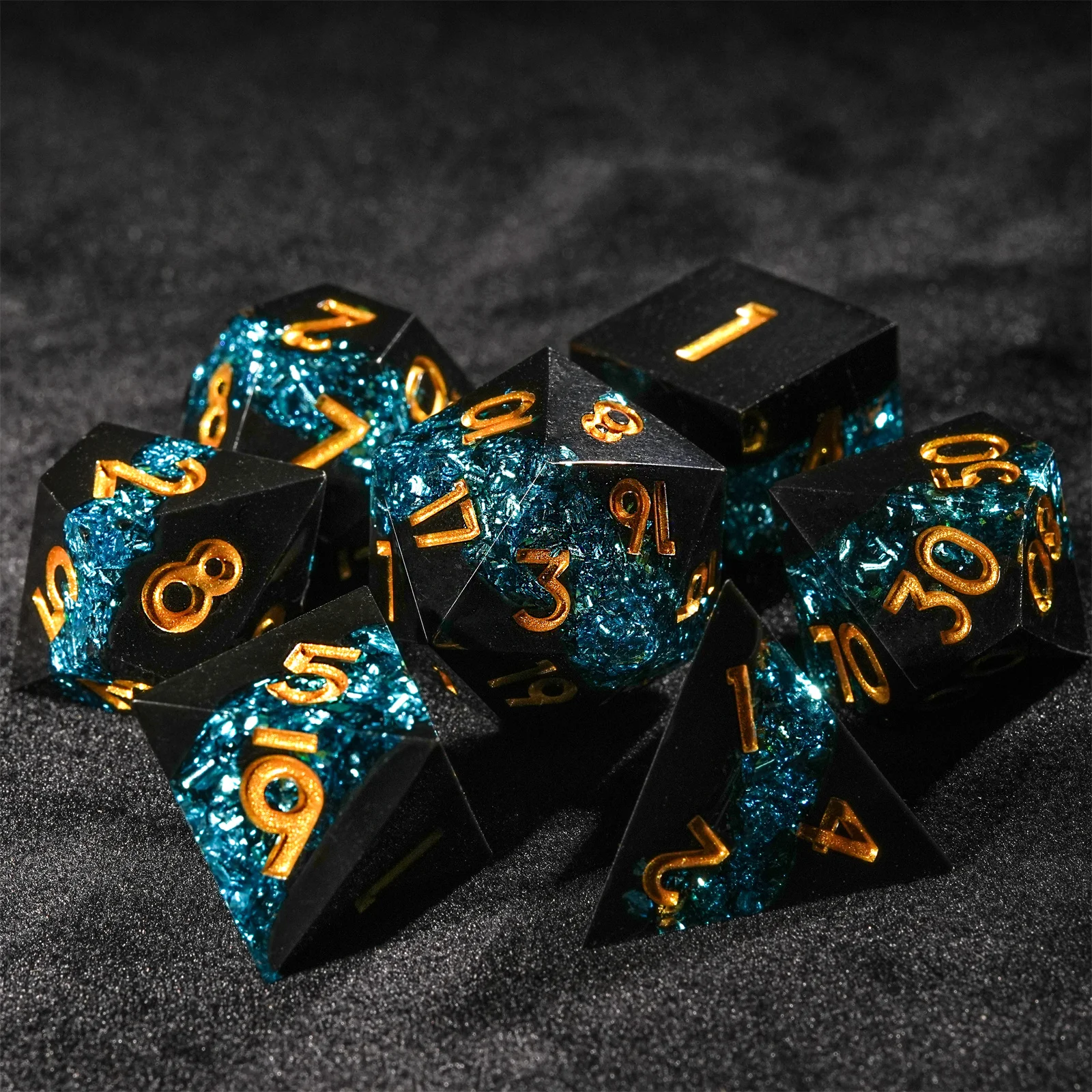 7pcs DND Dice Resin Black Gold - Desk Setup Black recensie en prijs