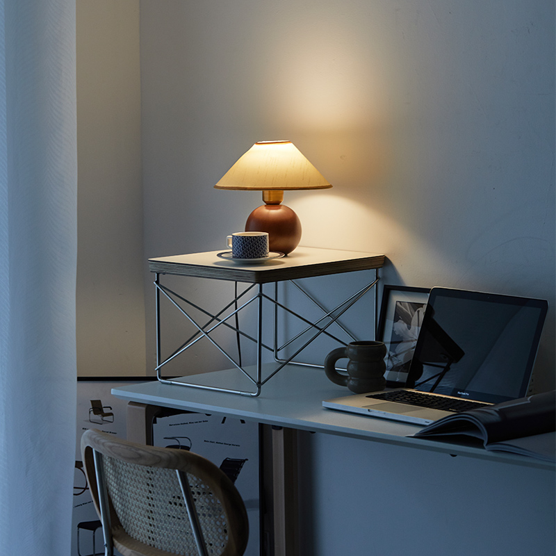 DECOPAI eames LTR side table,  - Desk Setup Notebook recensie en prijs